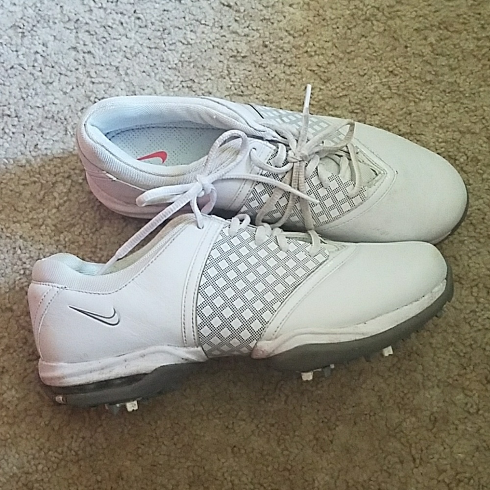 Women's size 8 nike golf shoes